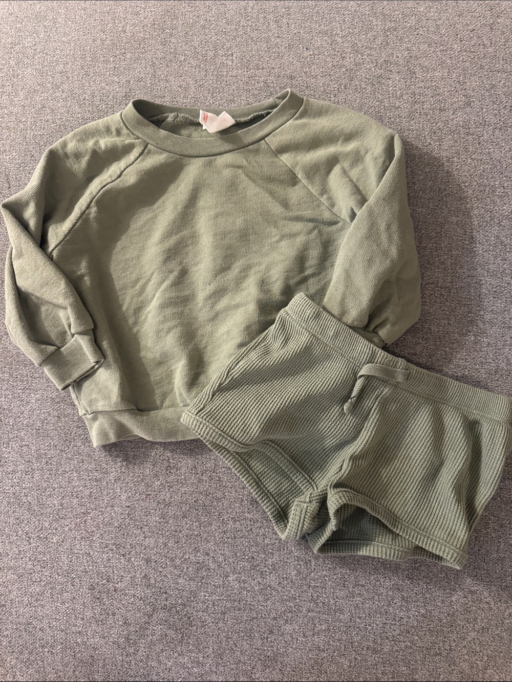 5/$15- Baby set size 12 months